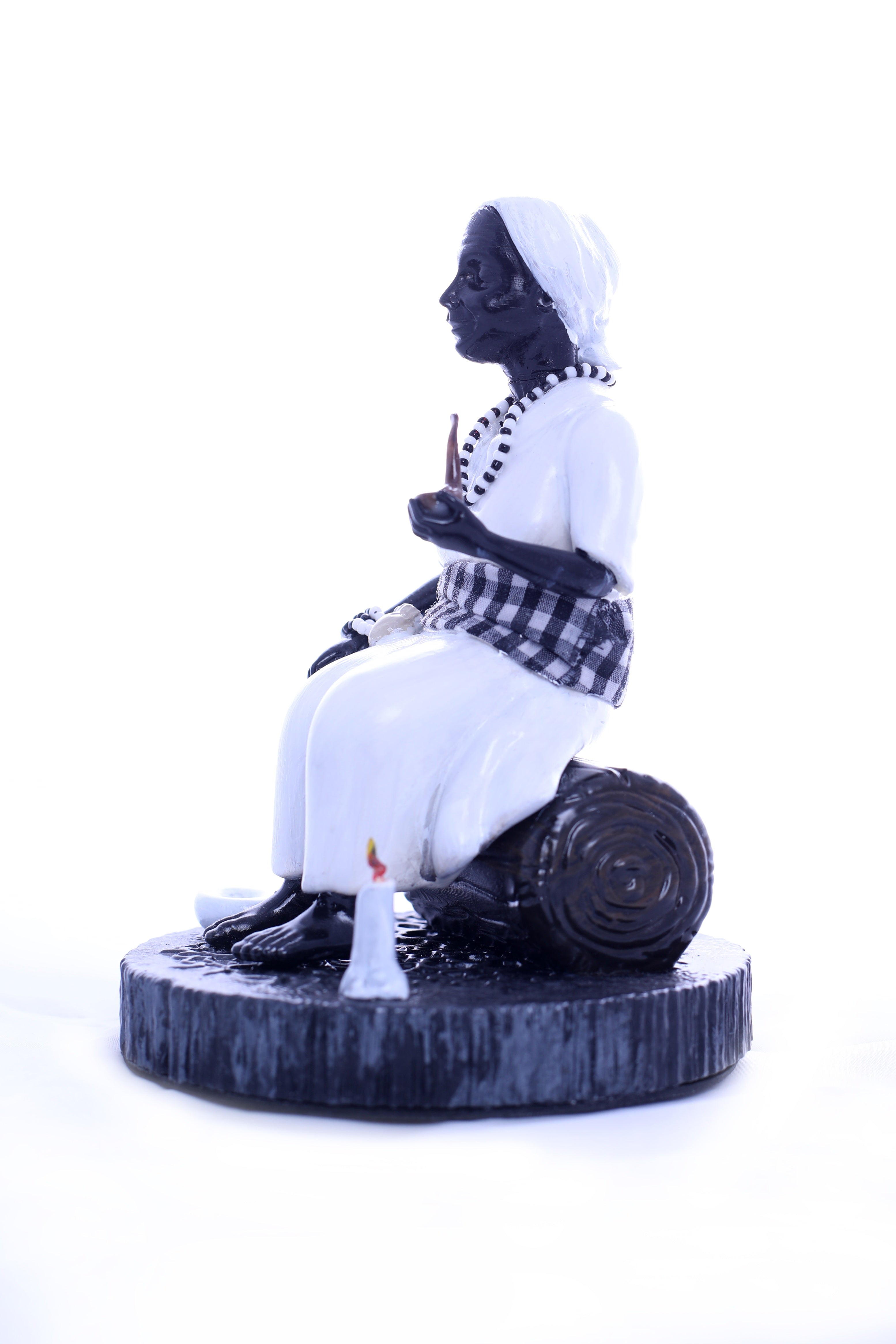 Estatua - Preta Velha Sentada 001