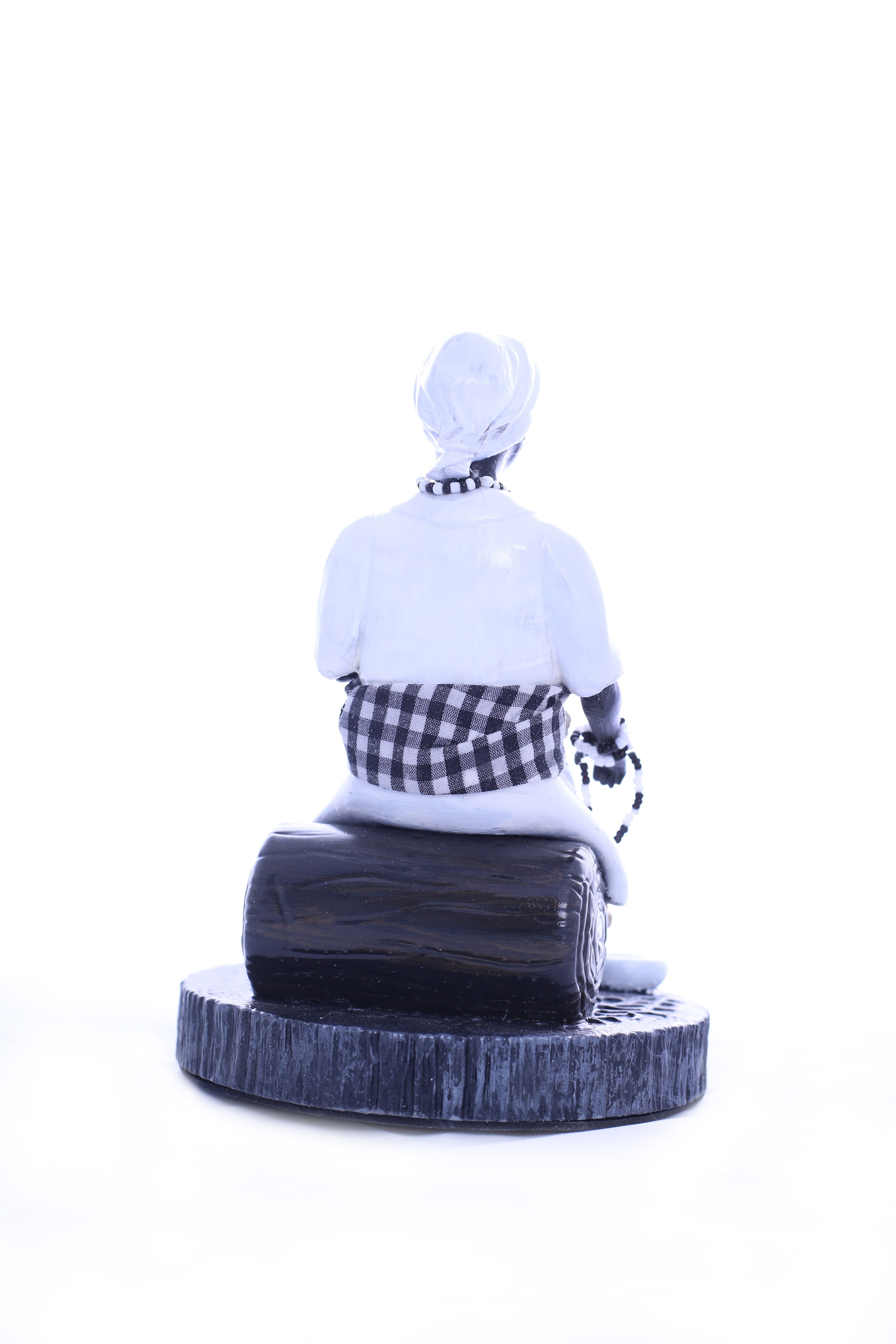 Estatua - Preta Velha Sentada 001